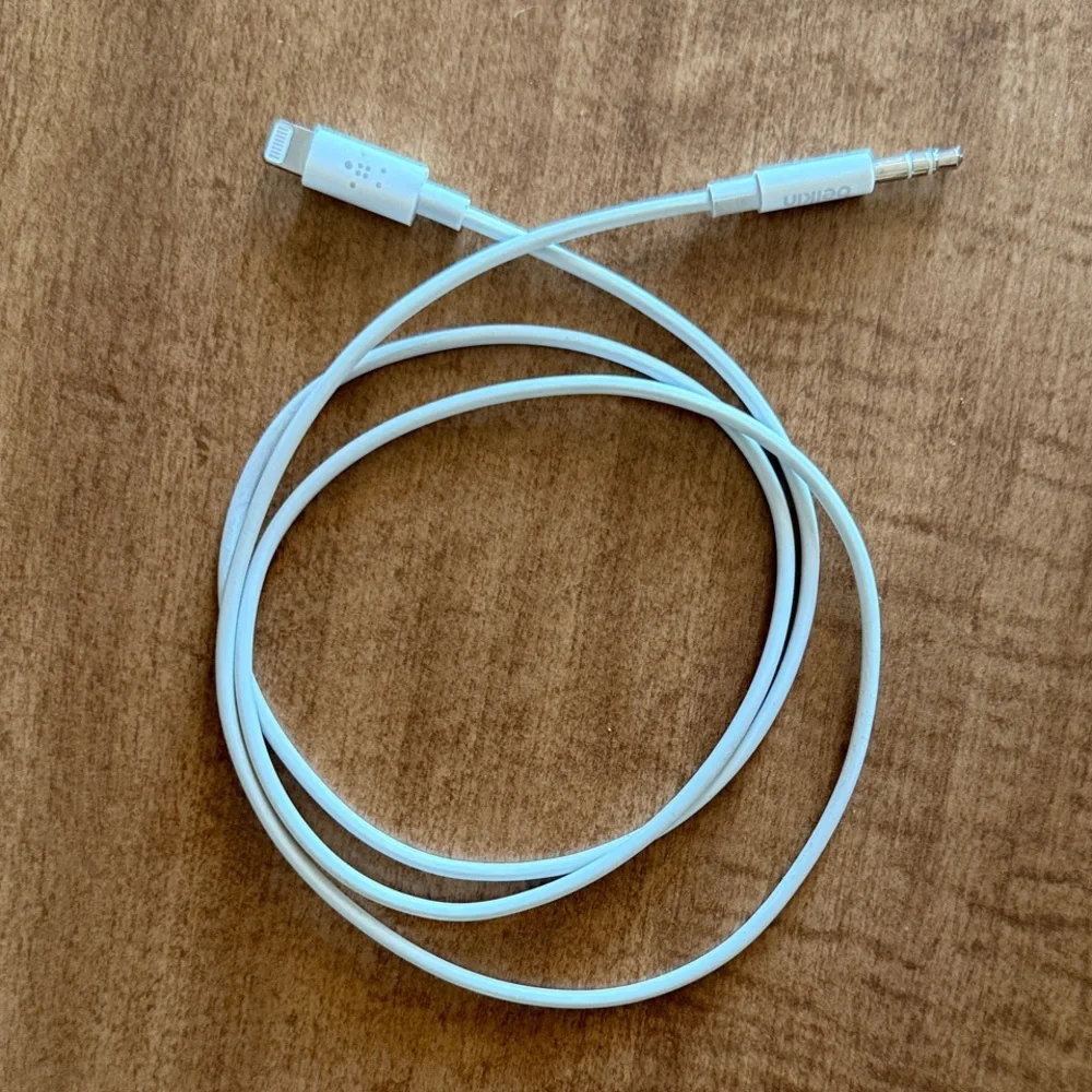Belkin White Lightning to 3.5mm Audio Cable